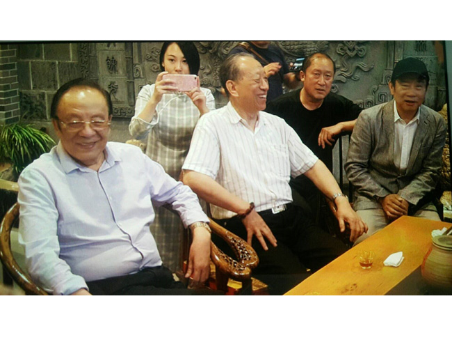 戴吉阳与好友在一起
