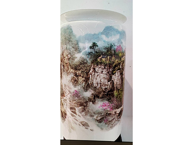 	戴吉阳的瓷器作品