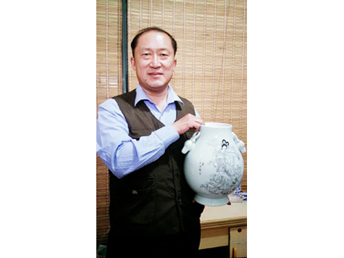 戴吉阳的瓷雕作品