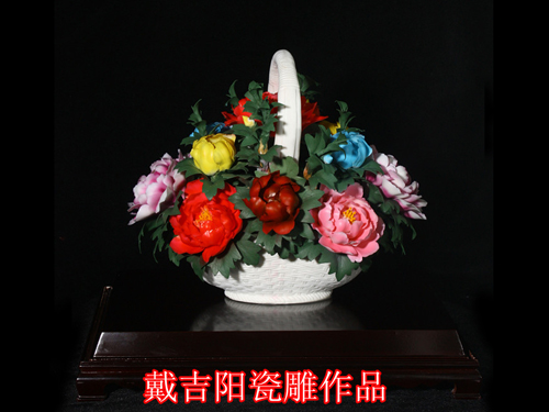 戴吉阳的瓷雕作品