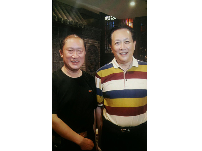 戴吉阳与表演艺术家唐国强在一起