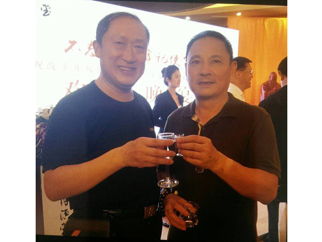 戴吉阳与邓小平特型演员卢奇在一起