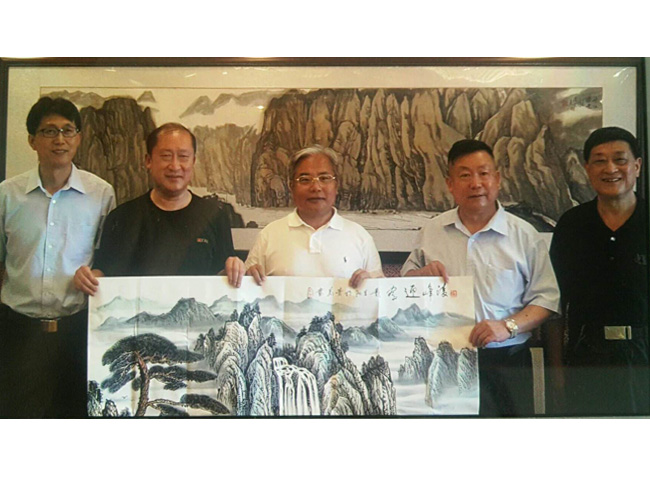 戴吉阳与山东省人大副主任张新启在一起
