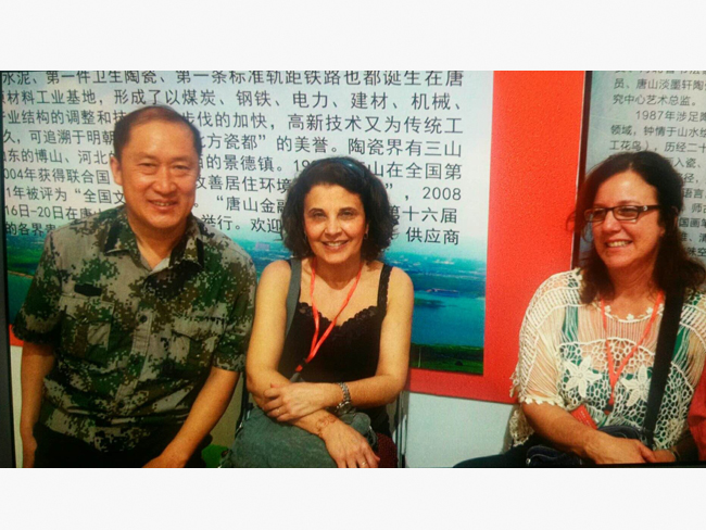 戴吉阳与外国艺术家在一起