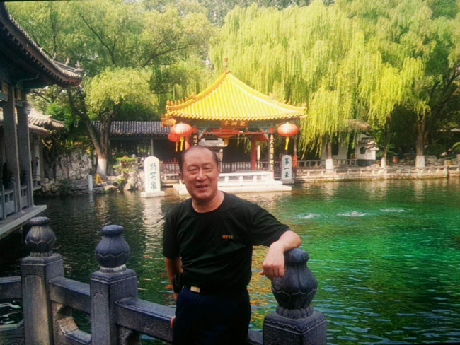 戴吉阳在济南趵突泉