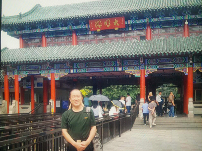戴吉阳在济南大明湖