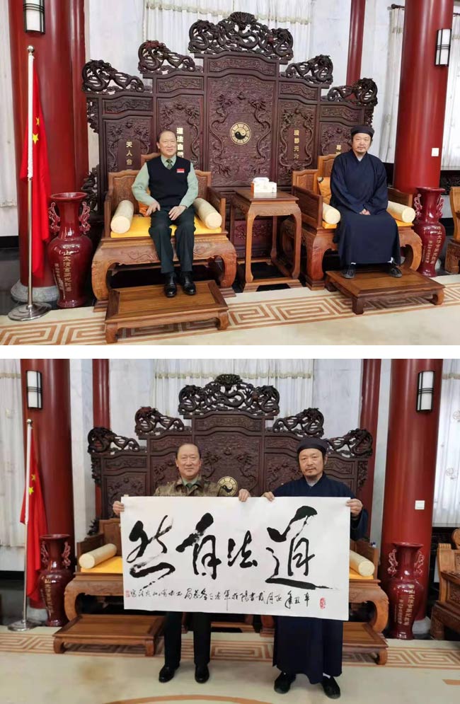 戴吉阳在崂山采风。