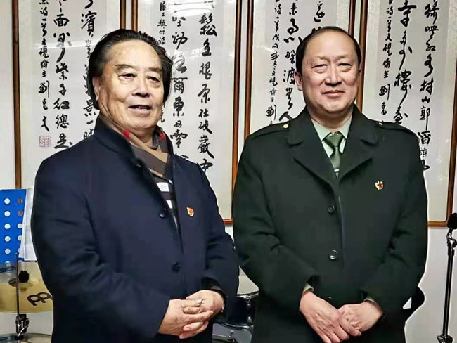 戴吉阳和中国榜书大家刘克文老师在烟台。