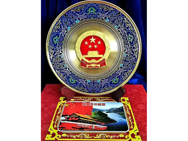 戴吉阳的看盘瓷器作品 