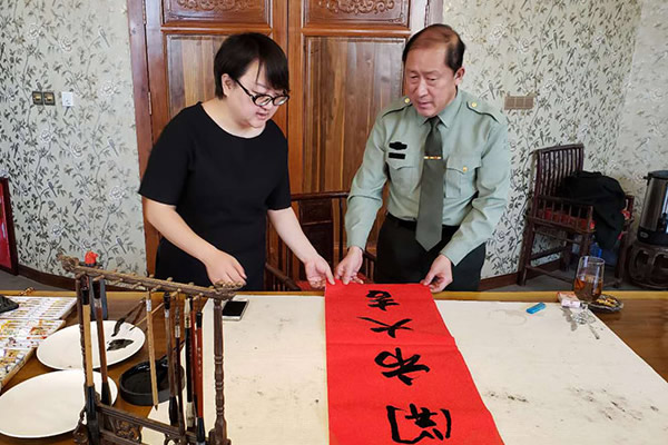 设置标题背景图